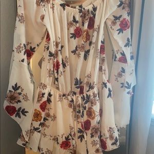 Flores L off the shoulder white floral romper